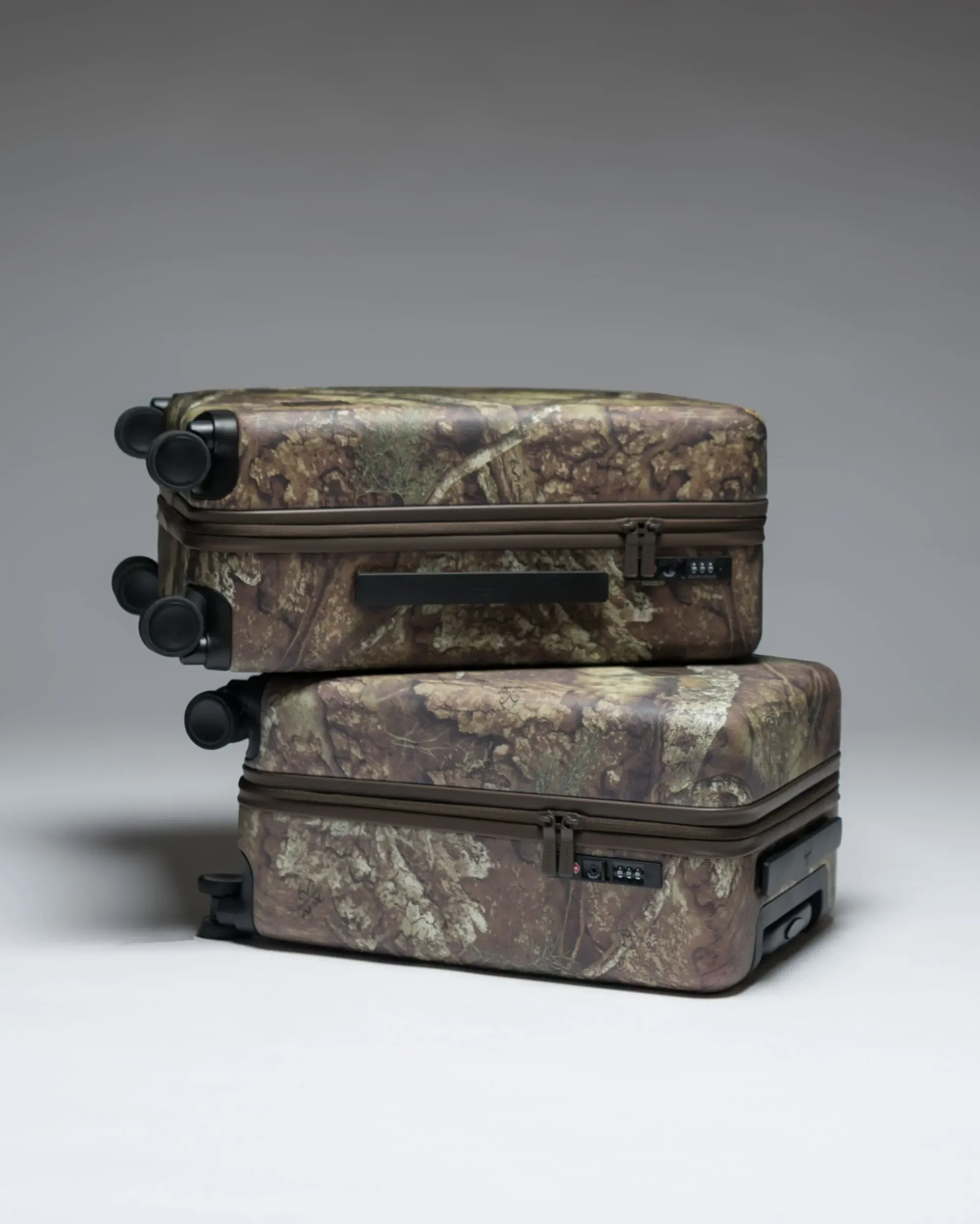 Realtree Herschel Heritage Carry On Luggage - Image 9